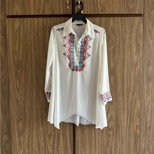 Vintage Tunique White collared and lined dress with Blue and Coral Embroidery